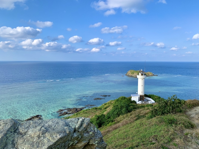 平久保崎灯台と海